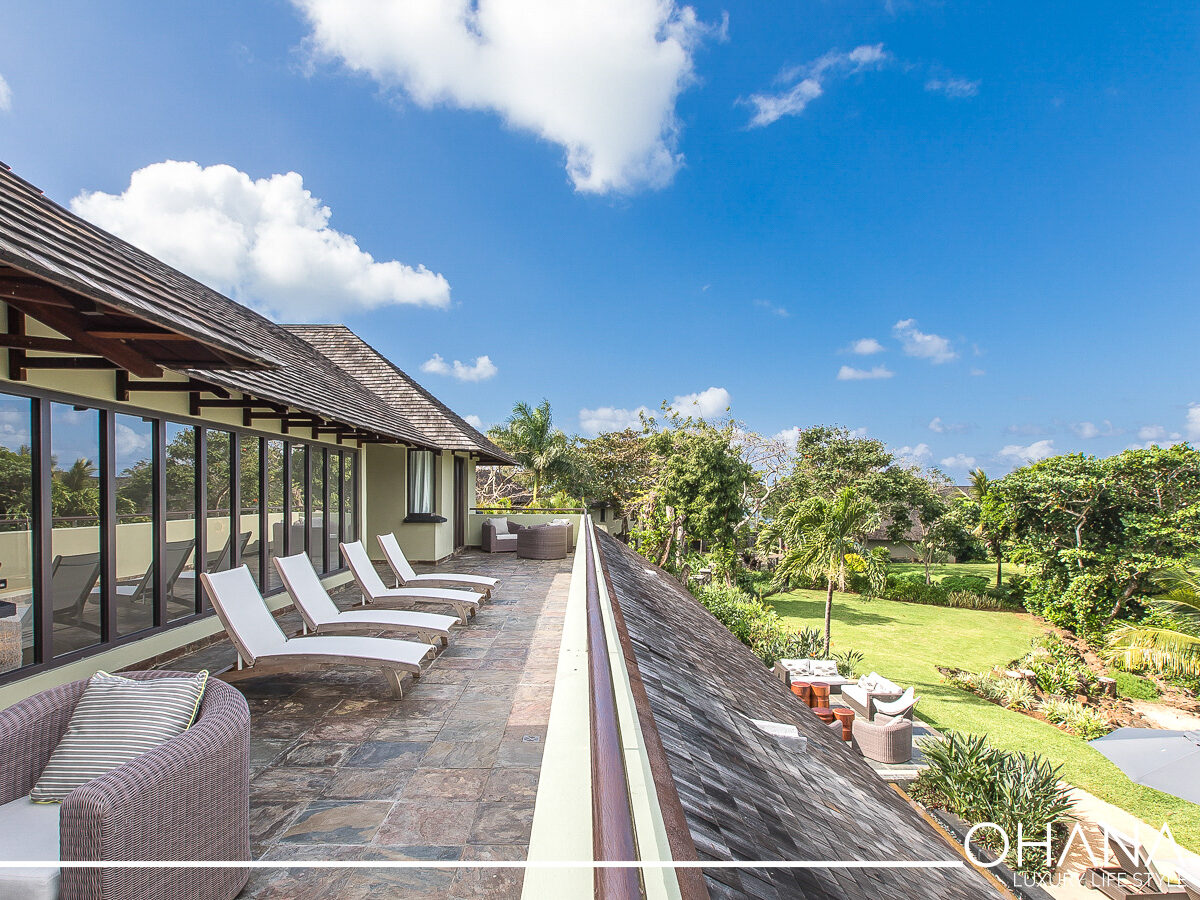 Image showcasing the process of buying a luxury villa with Ohana Mauritius in the beautiful setting of Mauritius