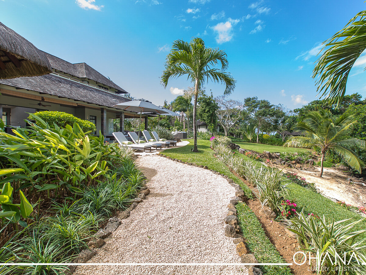 Image showcasing the process of buying a luxury villa with Ohana Mauritius in the beautiful setting of Mauritius