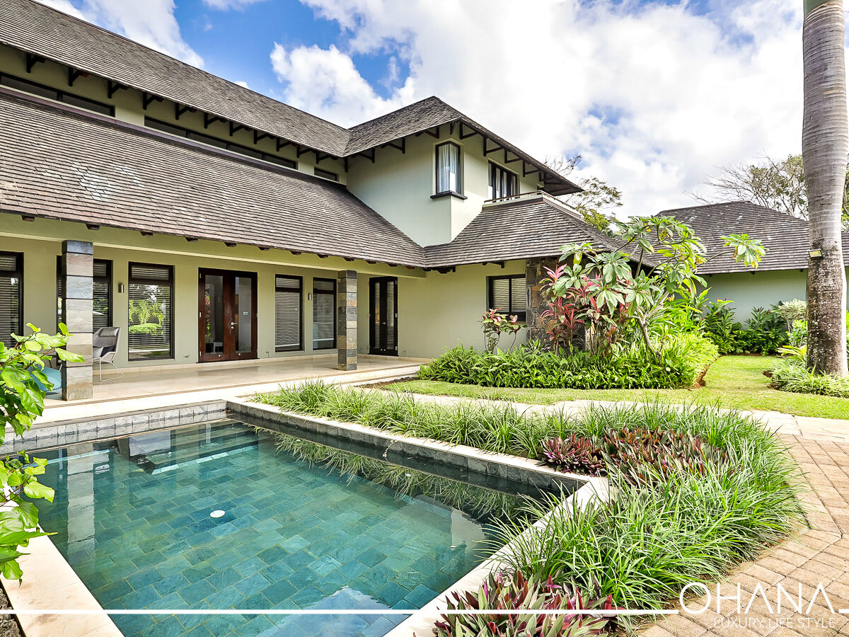 Image showcasing the process of buying a luxury villa with Ohana Mauritius in the beautiful setting of Mauritius