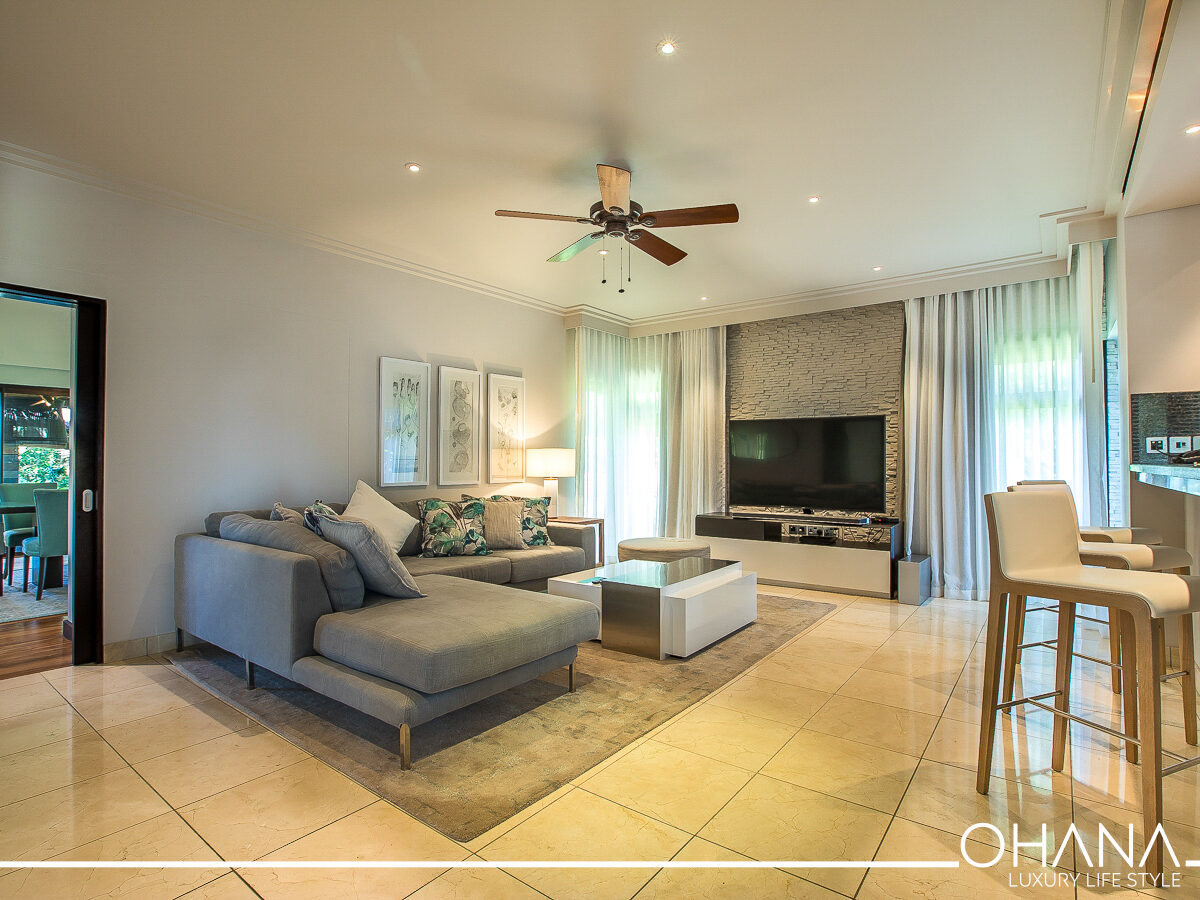 Image showcasing the process of buying a luxury villa with Ohana Mauritius in the beautiful setting of Mauritius