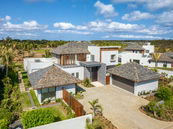 Vue dégagée sur le parcours de golf de Mont Choisy depuis la villa